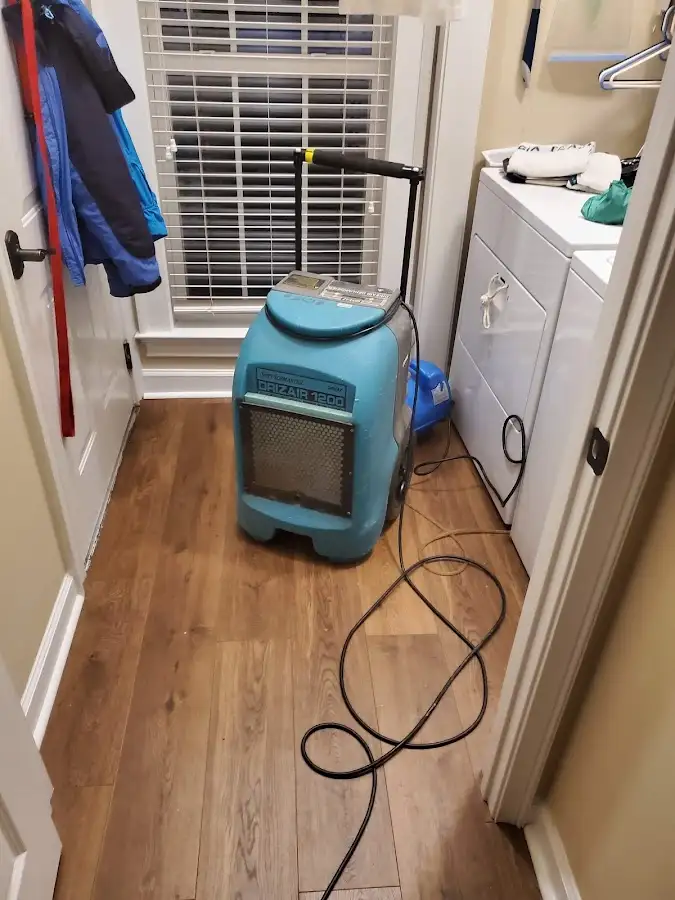 Commercial dehumidifier deployed for Flood Damage Cleanup in Muscle Shoals